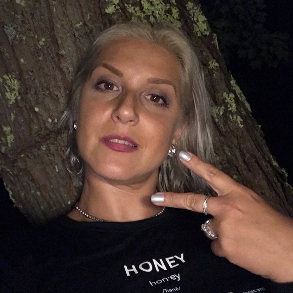 Meet your Posher, Carrie - Picture 4 of 16